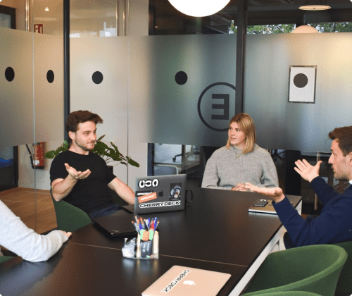 Careers 14 employees meeting discussion boardroom