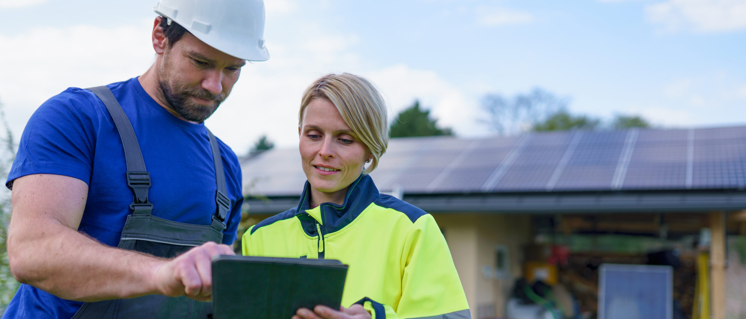 solar energy field technicians using field service software tablet