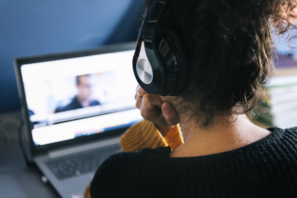 Product - LOOXY Reporting 29 woman-with-headphones-watching-video-tutorial-on-laptop